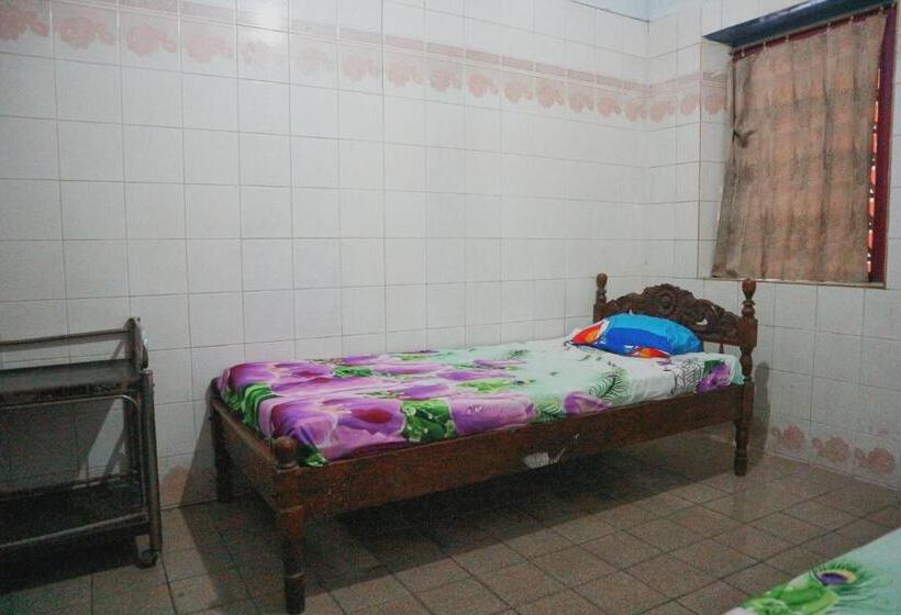 Отель Spot On 1972 Aman Family Inn