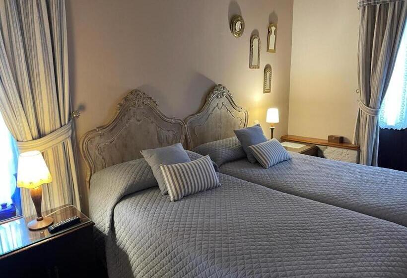 هتل Posada La Llosa De Somo