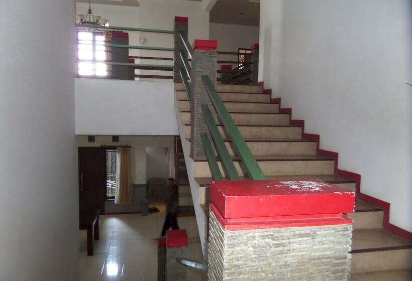 پانسیون Villa Semeru 1