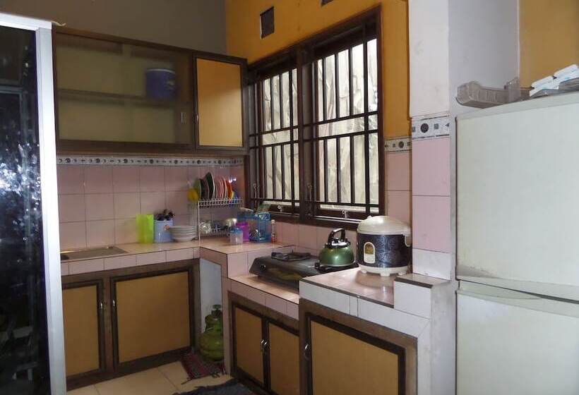 پانسیون Villa Semeru 1