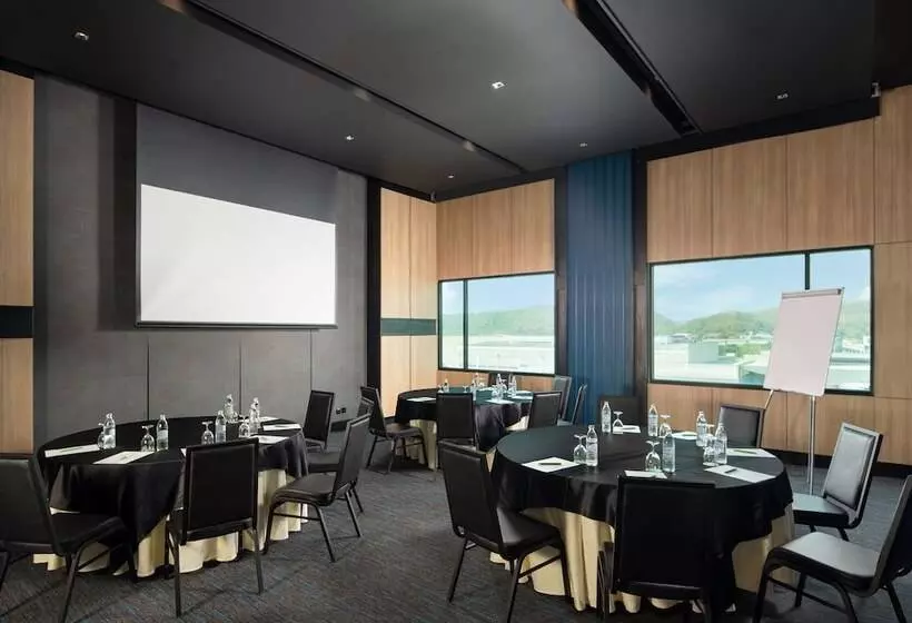 Hotelli Holiday Inn & Suites Siracha Laemchabang, An Ihg