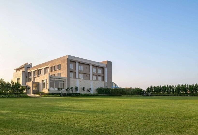 Отель Ramada By Wyndham Gandhidham Shinay