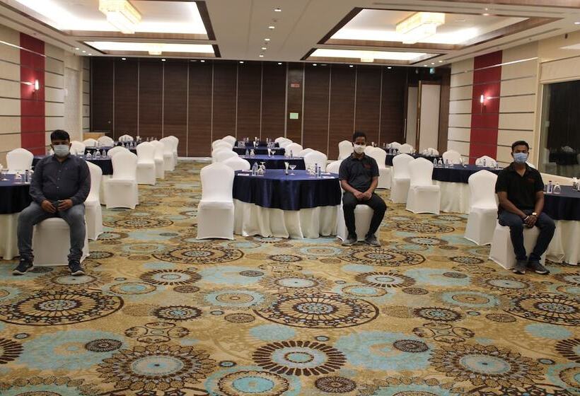 Отель Ramada By Wyndham Gandhidham Shinay