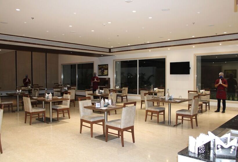 Отель Ramada By Wyndham Gandhidham Shinay