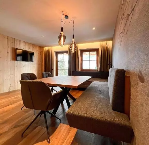 Majatalo Schulhaus Tirol