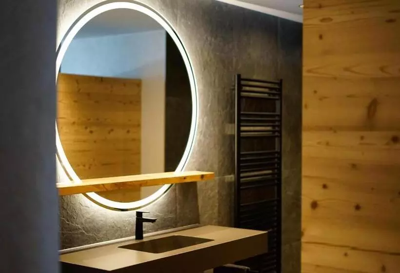 Majatalo Schulhaus Tirol