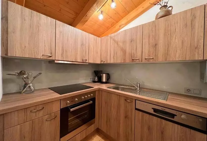 Majatalo Schulhaus Tirol