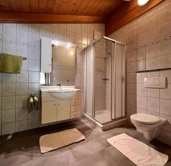 Majatalo Schulhaus Tirol