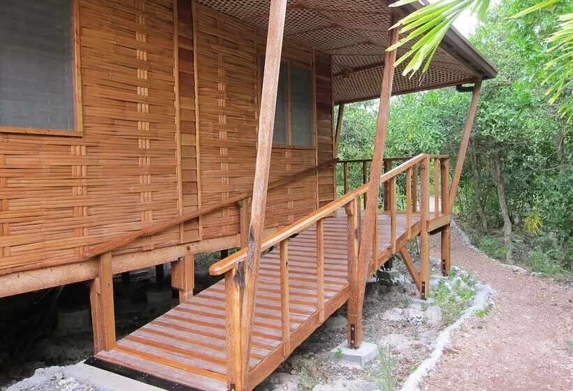Retkeilymaja Eskapo Verde Lodge Moalboal
