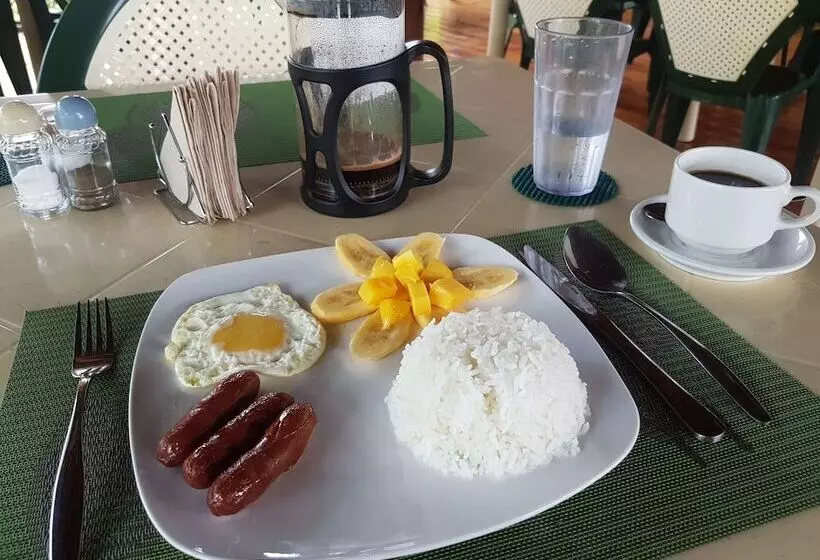 Retkeilymaja Eskapo Verde Lodge Moalboal