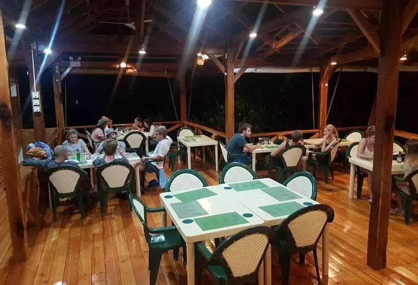 Retkeilymaja Eskapo Verde Lodge Moalboal