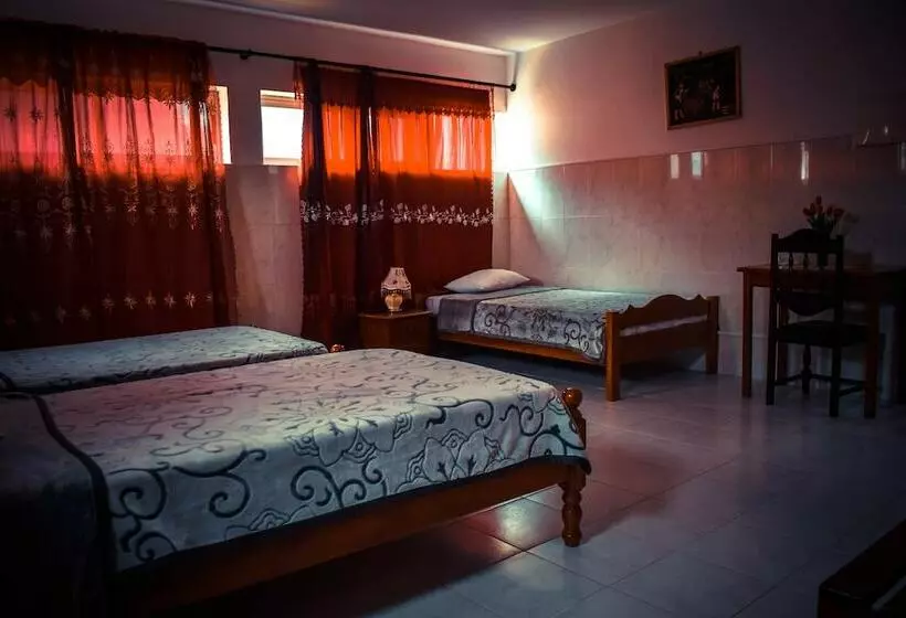 تختخواب و صبحانه Residencial Ponta Do Sol