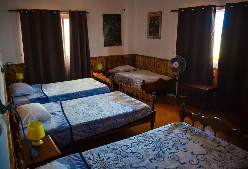 تختخواب و صبحانه Residencial Ponta Do Sol