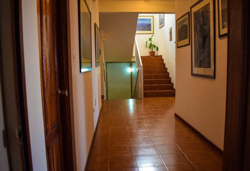 تختخواب و صبحانه Residencial Ponta Do Sol