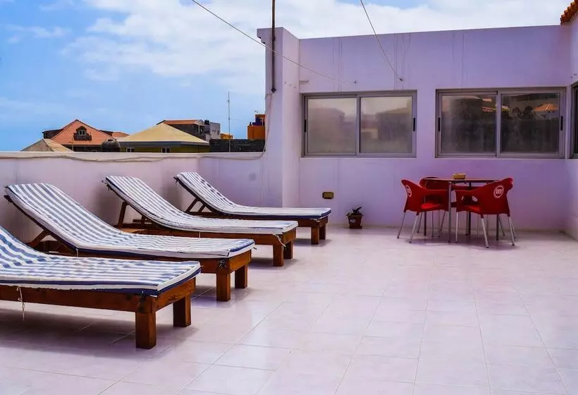 تختخواب و صبحانه Residencial Ponta Do Sol