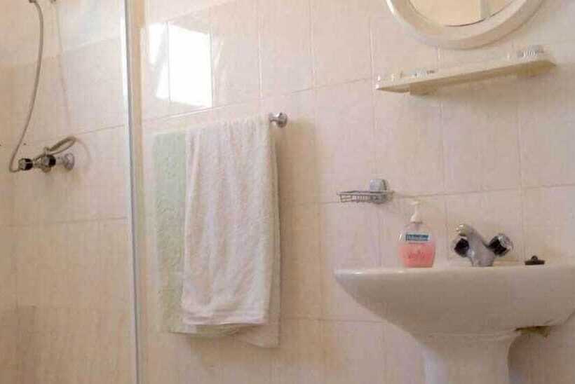 تختخواب و صبحانه Residencial Ponta Do Sol