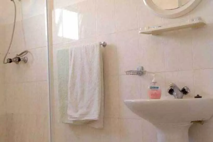 تختخواب و صبحانه Residencial Ponta Do Sol