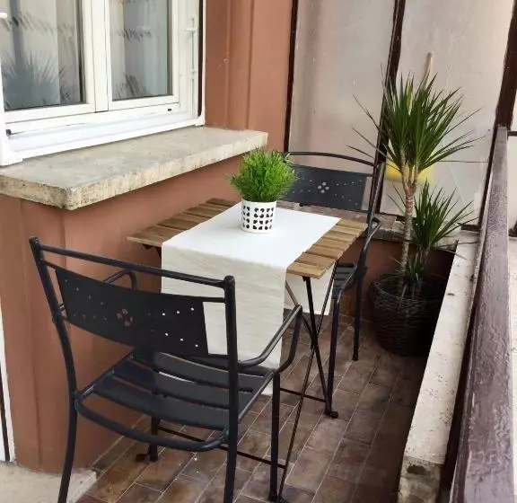 مسافرخانه Vatican Suite 383