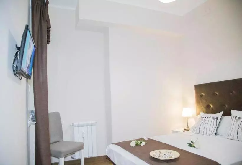 مسافرخانه Vatican Suite 383