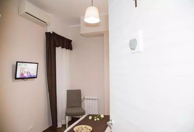 مسافرخانه Vatican Suite 383