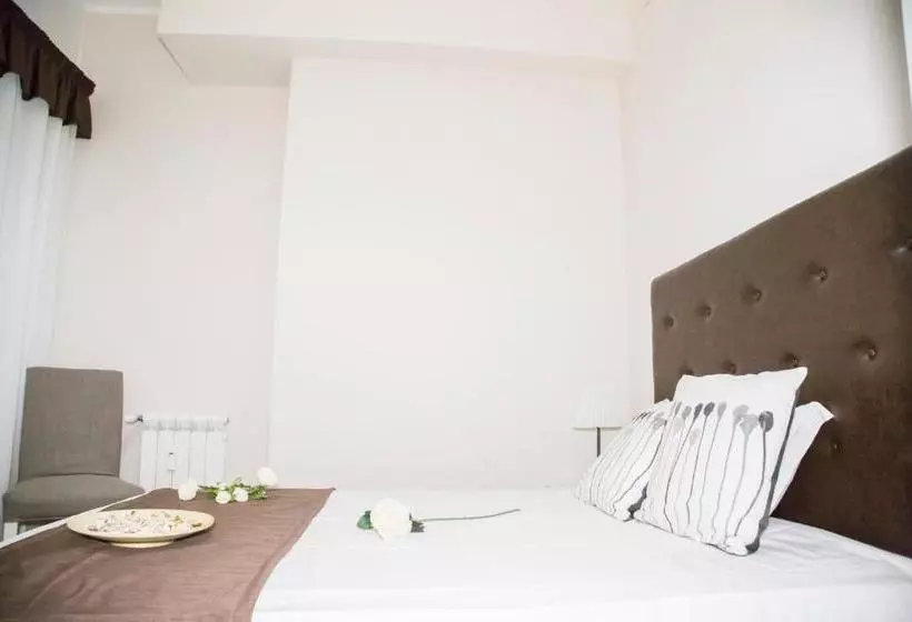 مسافرخانه Vatican Suite 383