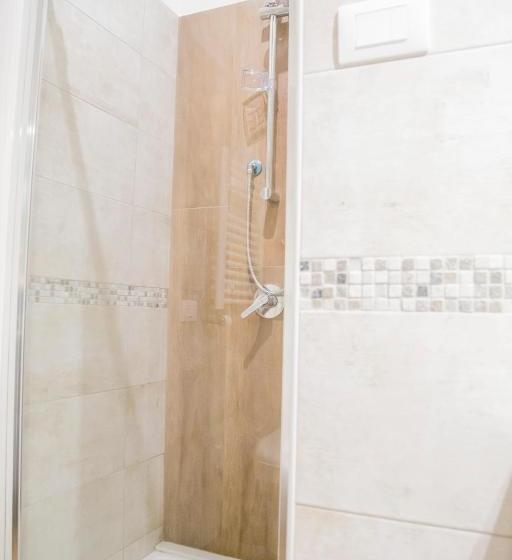 مسافرخانه Vatican Suite 383