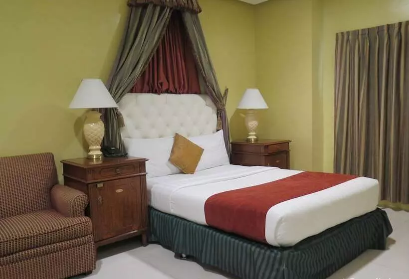 Dreamwave Hotel Lemery