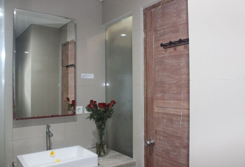 هتل Kuta Beach Stay