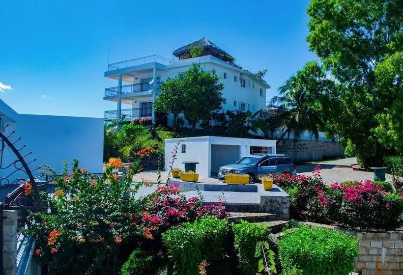 هتل Orangea Beach Resort