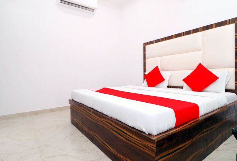 Отель Red Velvet Inn By Oyo Rooms