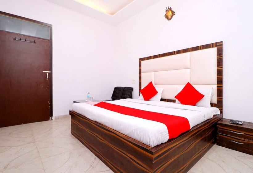 Отель Red Velvet Inn By Oyo Rooms