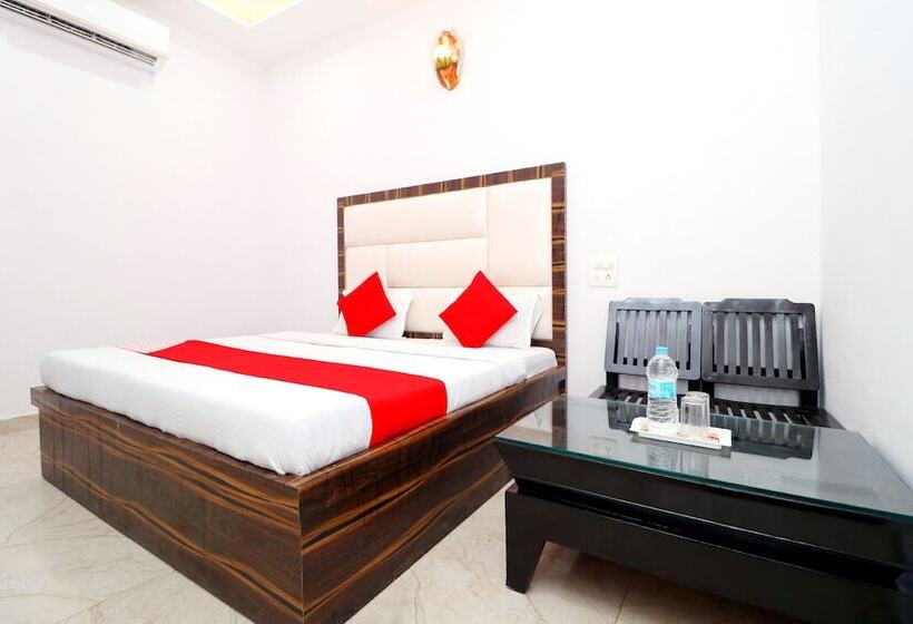 Отель Red Velvet Inn By Oyo Rooms