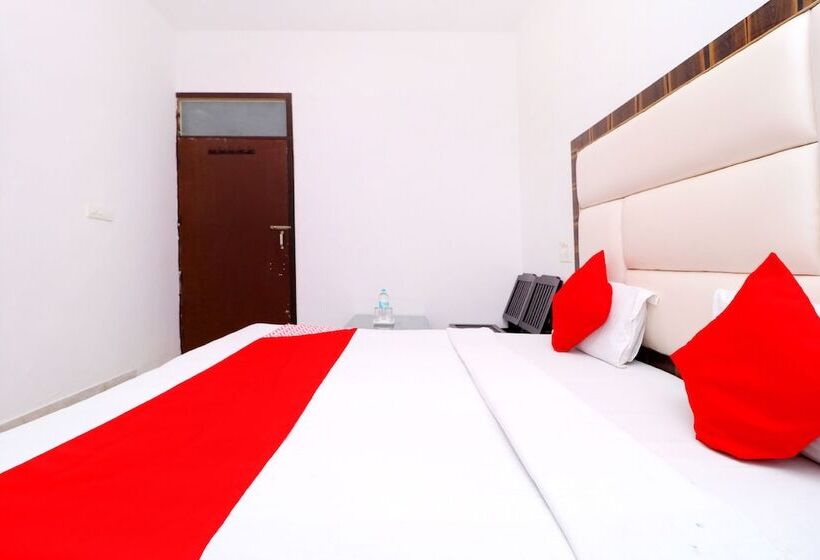 Отель Red Velvet Inn By Oyo Rooms