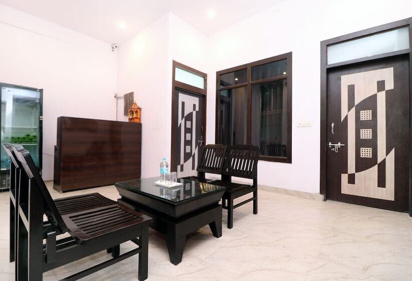 Отель Red Velvet Inn By Oyo Rooms