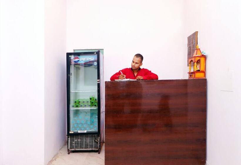 Отель Red Velvet Inn By Oyo Rooms