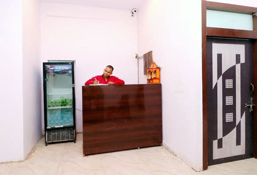 Отель Red Velvet Inn By Oyo Rooms