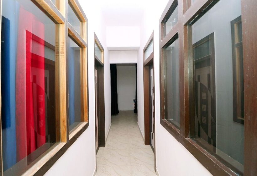 Отель Red Velvet Inn By Oyo Rooms