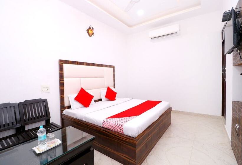 Отель Red Velvet Inn By Oyo Rooms