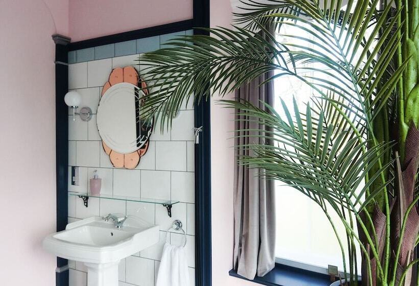 Little Robin Bed And Breakfast