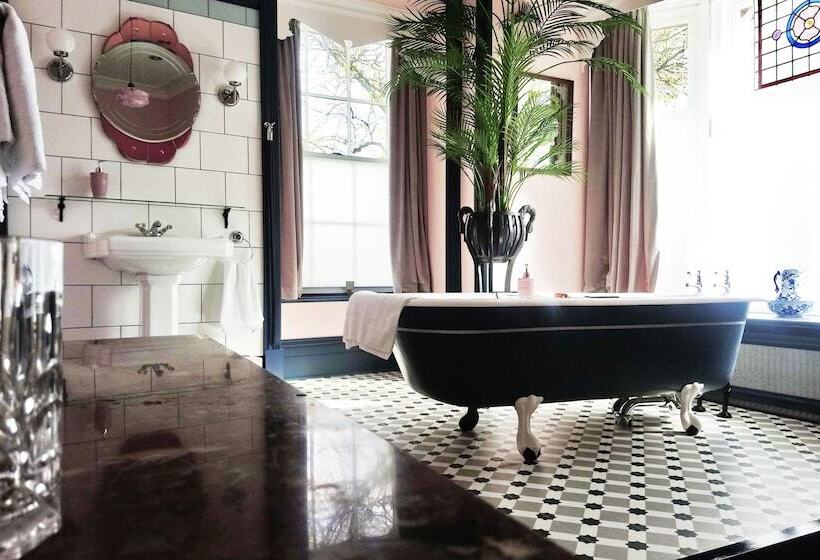 Little Robin Bed And Breakfast