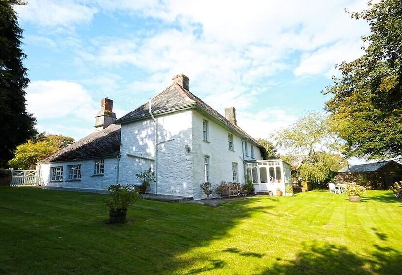 Bed and Breakfast Tregarland Farm