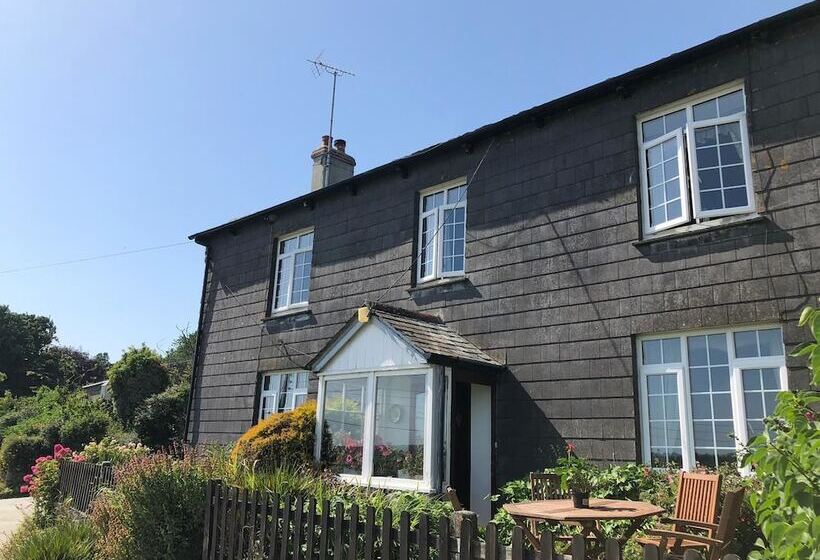 Bed and Breakfast Tregarland Farm