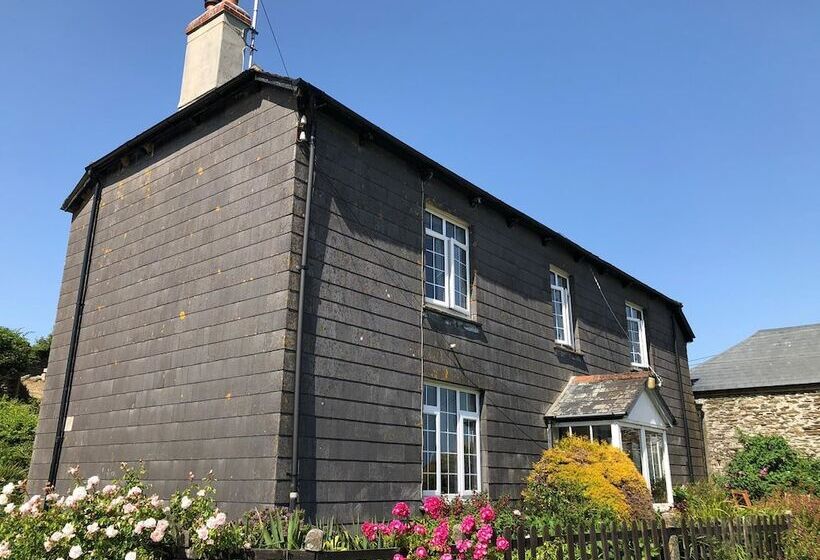 Bed and Breakfast Tregarland Farm