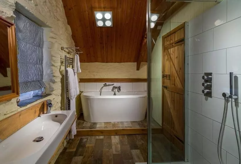 Bed and Breakfast Tregarland Farm