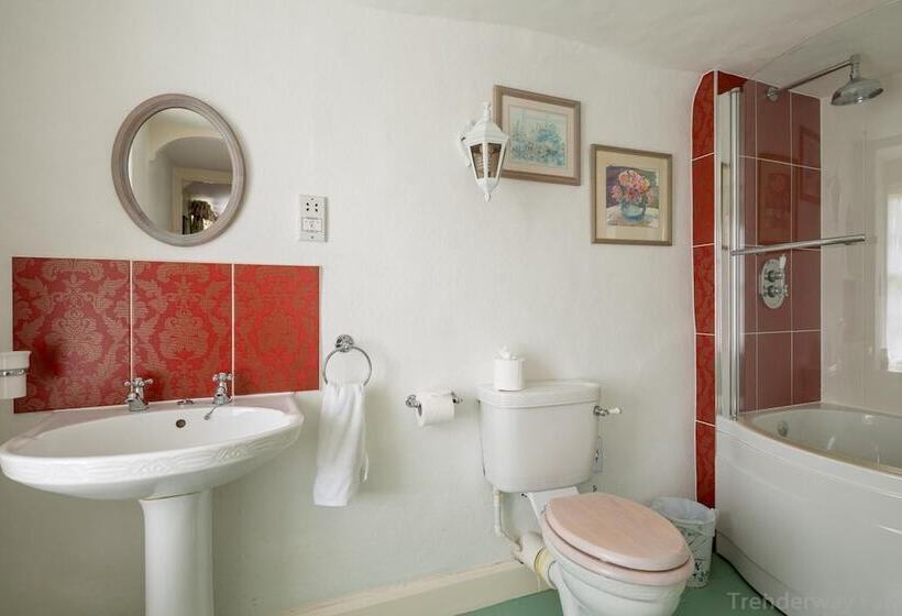 Bed and Breakfast Tregarland Farm