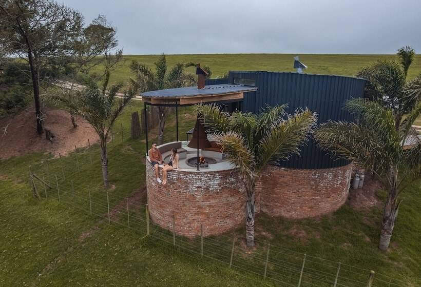 בית מלון כפרי Buff & Fellow Eco Cabins