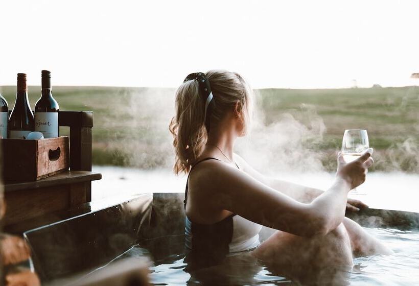 בית מלון כפרי Buff & Fellow Eco Cabins