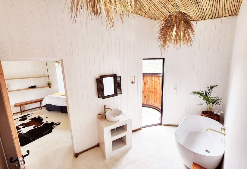 בית מלון כפרי Buff & Fellow Eco Cabins