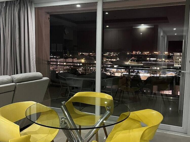 Hotel Chequers Suite