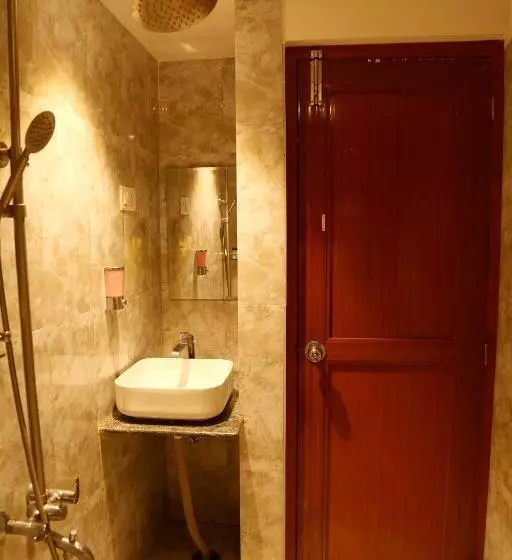 Hotelli Nitheesh Residency